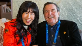 Altkanzler Schröder vom Ex-Ehemann seiner Freundin verklagt