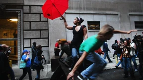 Zeigt uns, wie Demokratie aussieht! 