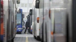 Frustrierte Zug- und Busfahrer