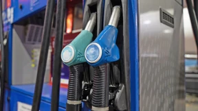 Erste Tankstellen laufen leer