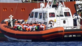 Spanien lässt Mittelmeer-Flüchtlinge einreisen
