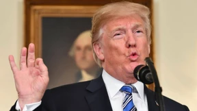 Trump unterzeichnet Billionen-Haushalt