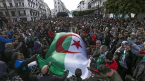 Massenproteste und Sturm auf Wahlbüros