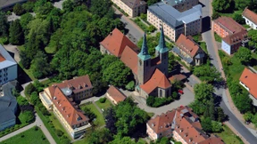 Darf eine Mitarbeiterin der Diakonie Pornos drehen?