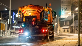 Rennradfahrer rammt Frau – Viele Unfälle nach Wintereinbruch