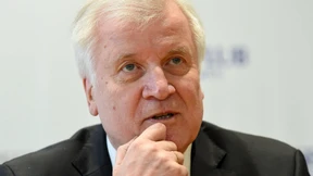 Seehofer will Dschihadisten den deutschen Pass entziehen