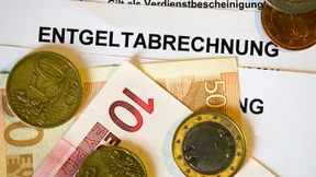 Einkommen älterer Menschen steigen stärker als von Jüngeren