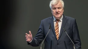 Seehofer stellt Sport-Milliardenprogramm in Aussicht