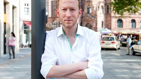 Fragen nach Manjuras Jobs bei der AWO