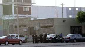 Mehr als 130 Gefangene fliehen durch Tunnel