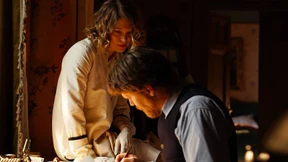 Sie glänzt im Schmuck der Tränen