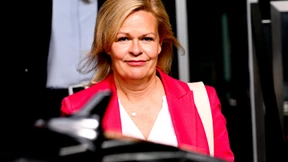 Muss Nancy Faeser sich entscheiden?