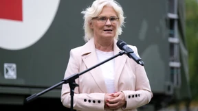 Lambrecht muss Fragen zu Hubschrauber-Foto beantworten