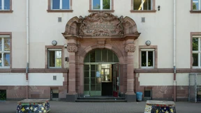 Eine Schule muss umziehen