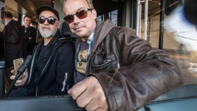 Henni und Gerd als Steckdose und Tankdeckel