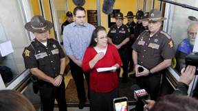 Frühere Standesbeamtin muss mehr als 260.000 Dollar bezahlen