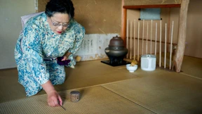 Die Teemeisterin bemängelt die Stadtplanung