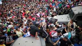 Flüchtlingskonvoi durchbricht Grenze zwischen Guatemala und Mexiko