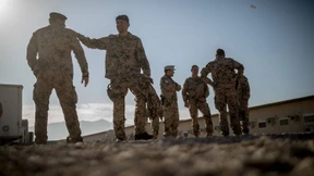 Die Soldaten bügeln viele Mängel aus