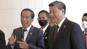 Staatskunst ist wie Rudern zwischen zwei Riffen