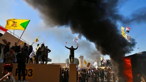 Kampfhubschrauber über Botschaft in Bagdad