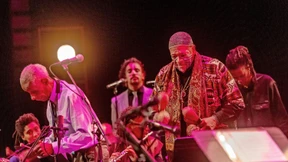 Sie grüßen uns mit offenen Armen