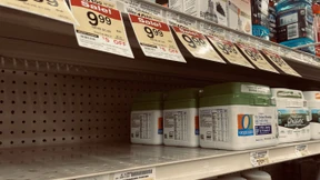 Engpässe empören Eltern – und setzen Biden unter Druck