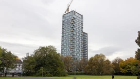 Der „schiefe Turm“ von Frankfurt kommt wieder ins Lot