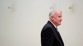 Seehofer im Zeitbeschleuniger