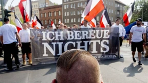 Tausende demonstrieren gegen Neonazi-Aufmarsch in Berlin