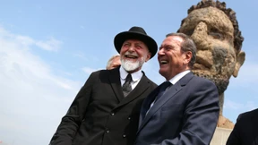 Warum ein Geschenk Gerhard Schröders für Furore sorgt