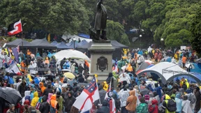 Mit Barry Manilow gegen Impfgegner