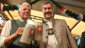 Geheime Partys in der Busen-Bar: Warum politische Gegner zusammen trinken sollten