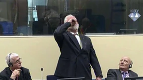 Ermittler suchen nach Helfern des Gift-Suizids