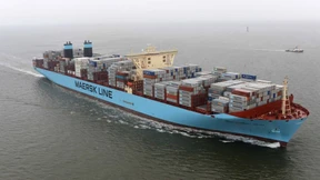 Größtes Containerschiff der Welt hat in Bremerhaven festgemacht