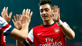 Özil trifft, Arsenal siegt