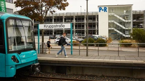 Um einen P+R-Stellplatz streiten sich zehn Pendler