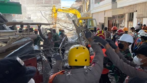 Zahl der Toten nach Schuleinsturz steigt auf 45