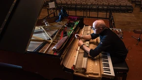 Erst mal tausend Klaviere stimmen