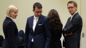 Beate Zschäpe zeigt ihre Anwälte an