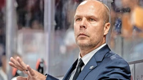 Finger auf dem Panikknopf