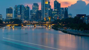 Deutsche Banken verdienen fast ein Drittel weniger