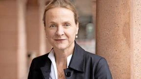 Eine quirlige Prälatin in schwieriger Mission