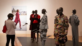 Nur mit Maske und Abstand