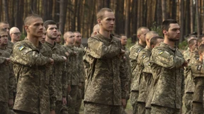 Selenskyj senkt Einzugsalter von Reservisten von 27 auf 25 Jahre