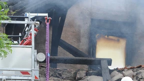 Frau bei Wohnhaus-Explosion von Deckenteil erschlagen