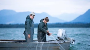 Wasti, ein junger Fischer am Chiemsee