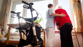 Die Altenpflege wird immer teurer