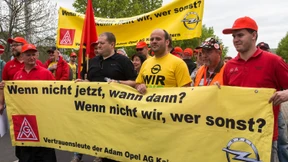 Opelaner demonstrieren gegen mögliche Stellenstreichungen