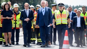 Dobrindt erwägt höhere Strafen für Gaffer